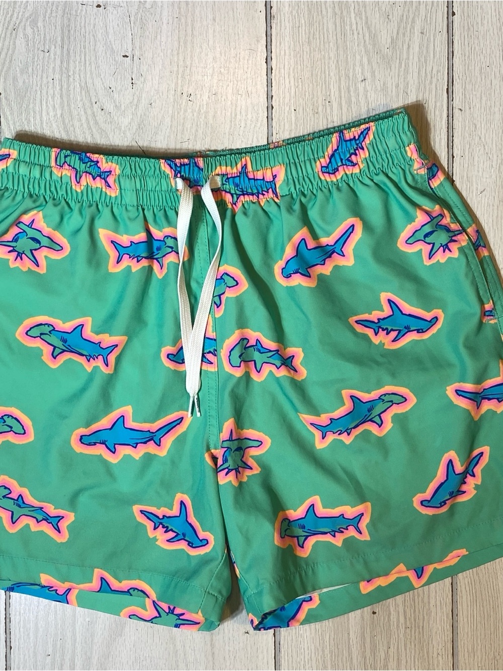 Chubbies Men's Apex Swimmers 5.5" Swim Trunks Teal Green Hammerhead Shark Print